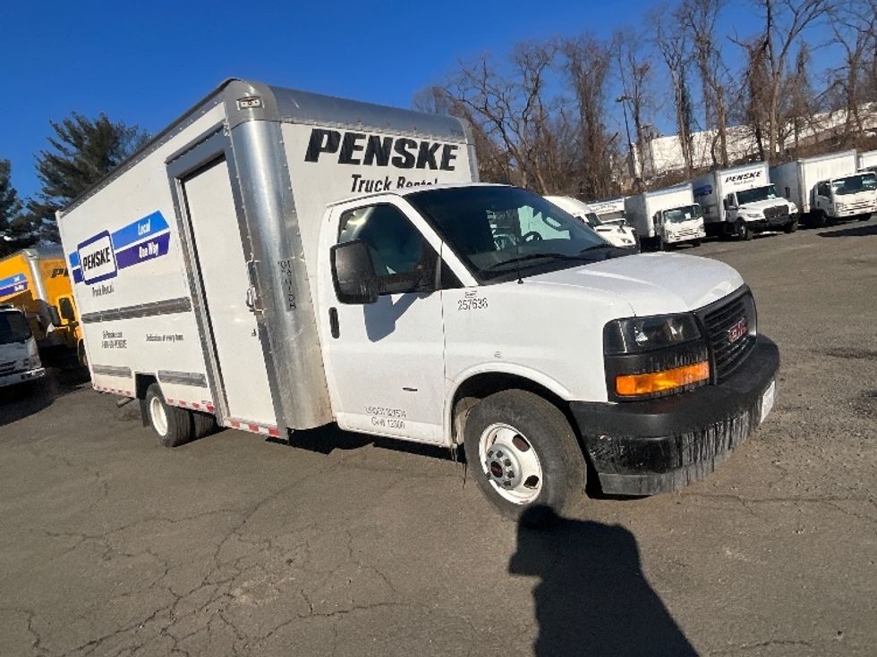 Light Duty Box Truck-Light and Medium Duty Trucks-GMC-2022-Savana G33903-Sterling-VA-29,855\n\t\tmiles-$ 47,250 - Image 1