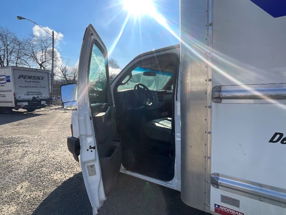 Light Duty Box Truck-Light and Medium Duty Trucks-GMC-2022-Savana G33903-Sterling-VA-29,855\n\t\tmiles-$ 47,250 - Image 16