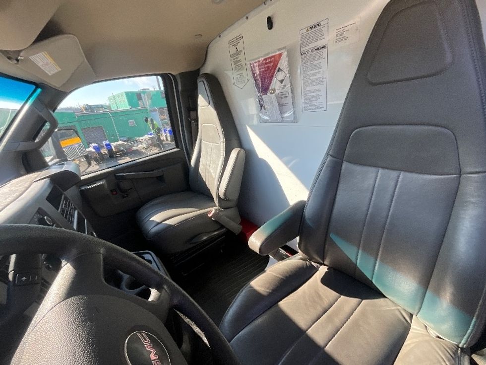 Light Duty Box Truck-Light and Medium Duty Trucks-GMC-2022-Savana G33903-Sterling-VA-29,855\n\t\tmiles-$ 47,250 - Image 19