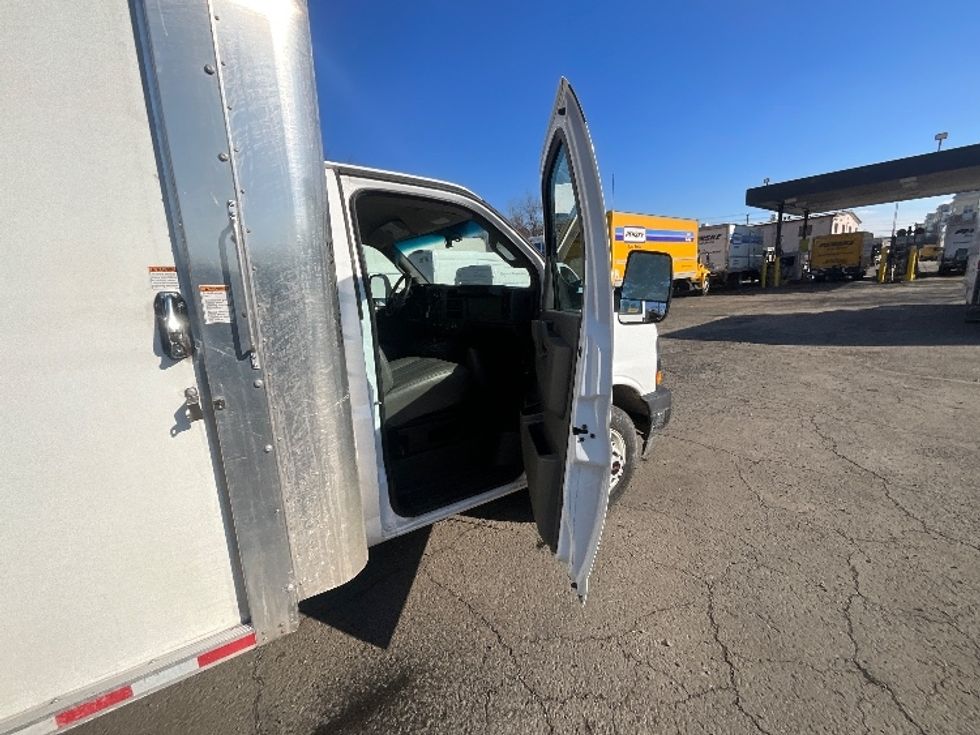 Light Duty Box Truck-Light and Medium Duty Trucks-GMC-2022-Savana G33903-Sterling-VA-29,855\n\t\tmiles-$ 47,250 - Image 20