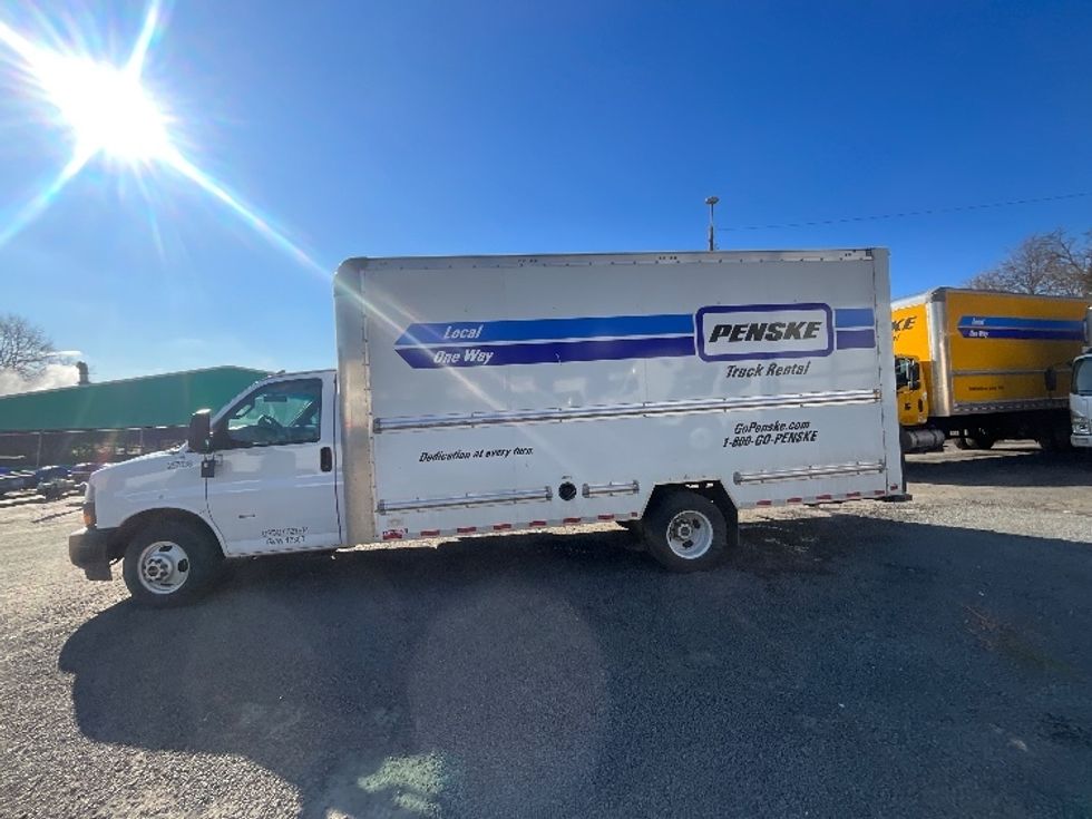 Light Duty Box Truck-Light and Medium Duty Trucks-GMC-2022-Savana G33903-Sterling-VA-29,855\n\t\tmiles-$ 47,250 - Image 4
