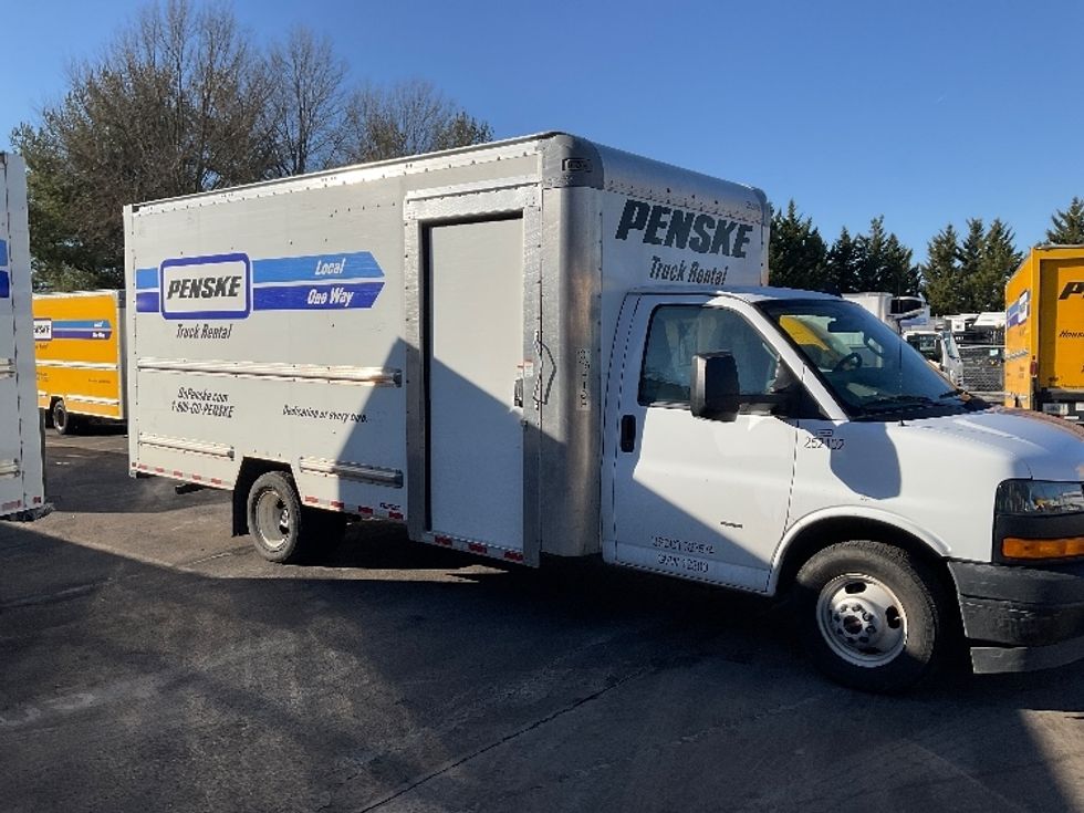 Light Duty Box Truck-Light and Medium Duty Trucks-GMC-2022-Savana G33903-Sterling-VA-33,360\n\t\tmiles-$ 46,750 - Image 1