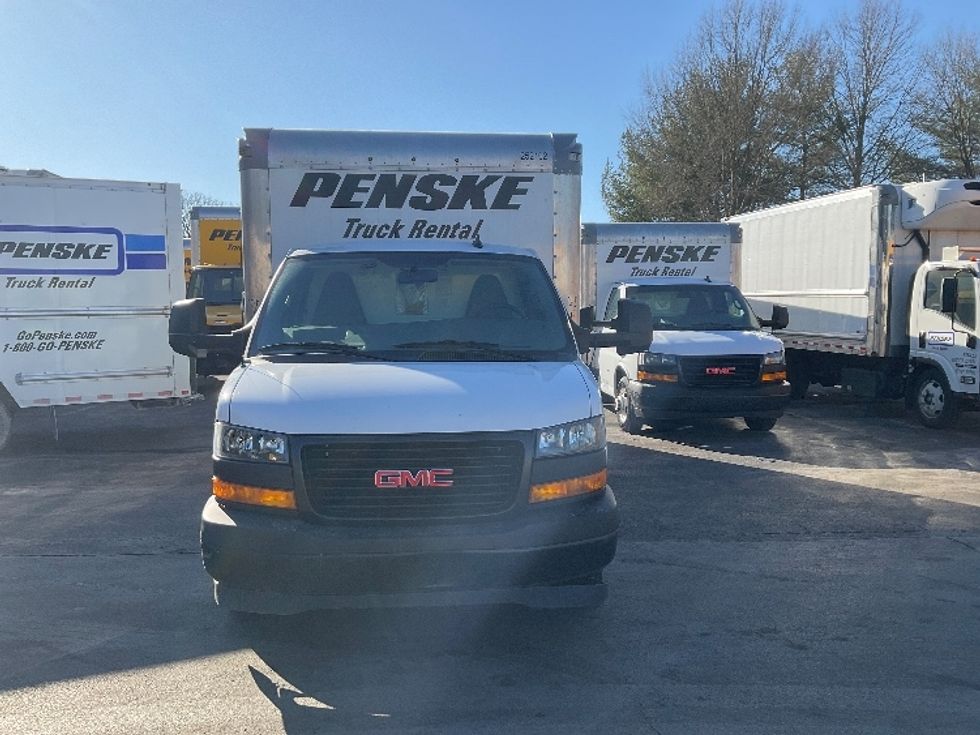 2022 Gmc Savana 3500 Cutaway photo 2