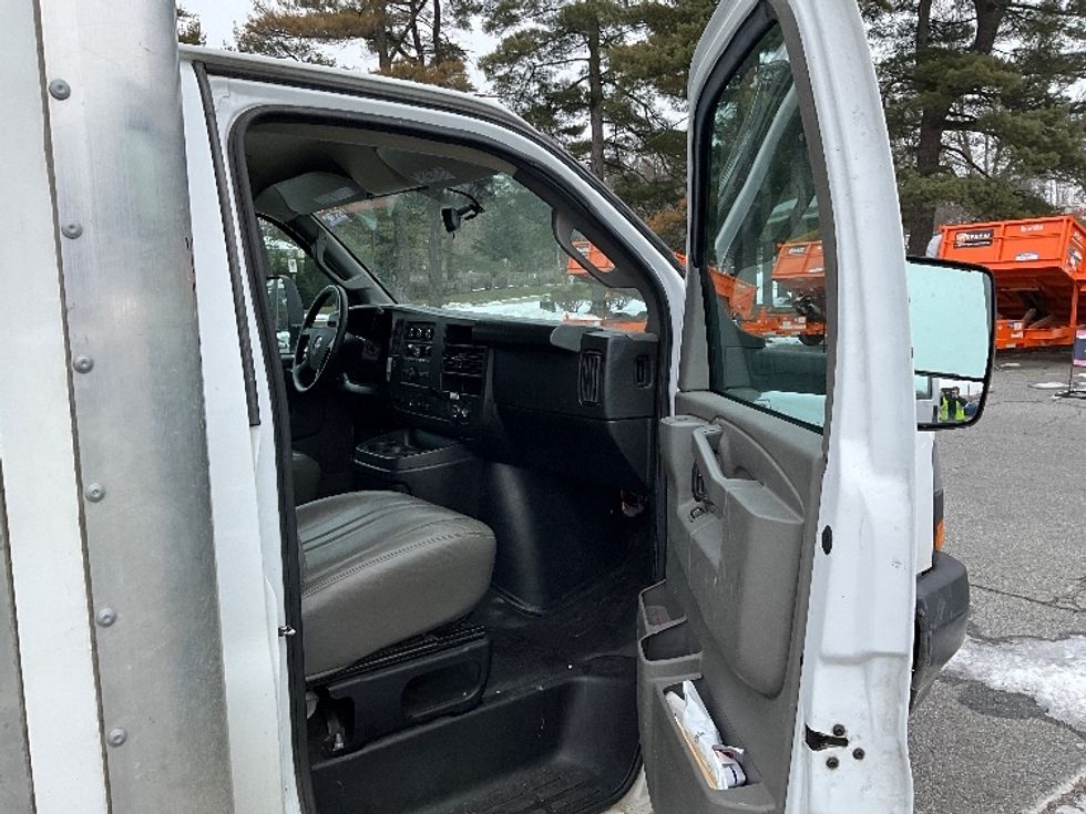 Light Duty Box Truck-Light and Medium Duty Trucks-GMC-2022-Savana G33903-Sterling-VA-41,785\n\t\tmiles-$ 45,750 - Image 16