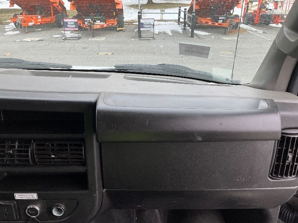 Light Duty Box Truck-Light and Medium Duty Trucks-GMC-2022-Savana G33903-Sterling-VA-41,785\n\t\tmiles-$ 45,750 - Image 20