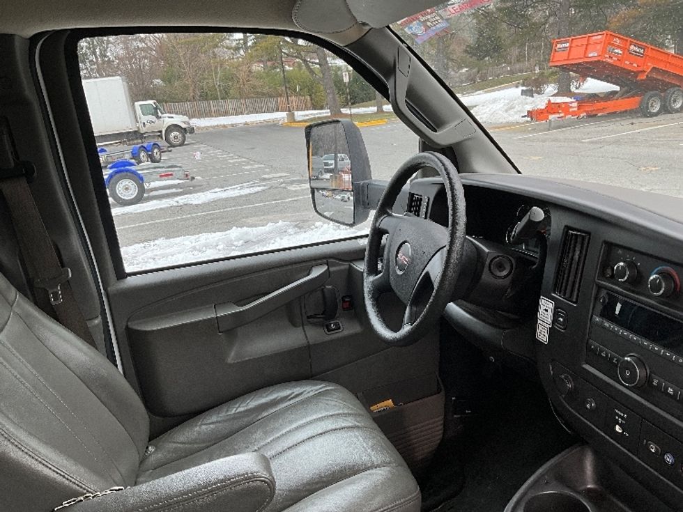 Light Duty Box Truck-Light and Medium Duty Trucks-GMC-2022-Savana G33903-Sterling-VA-41,785\n\t\tmiles-$ 45,750 - Image 21