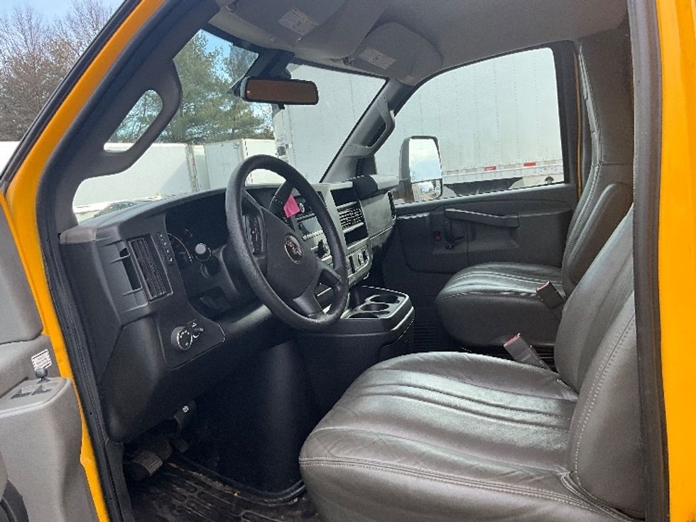 Light Duty Box Truck-Light and Medium Duty Trucks-GMC-2022-Savana G33903-Sterling-VA-91,742\n\t\tmiles-$ 29,500 - Image 15