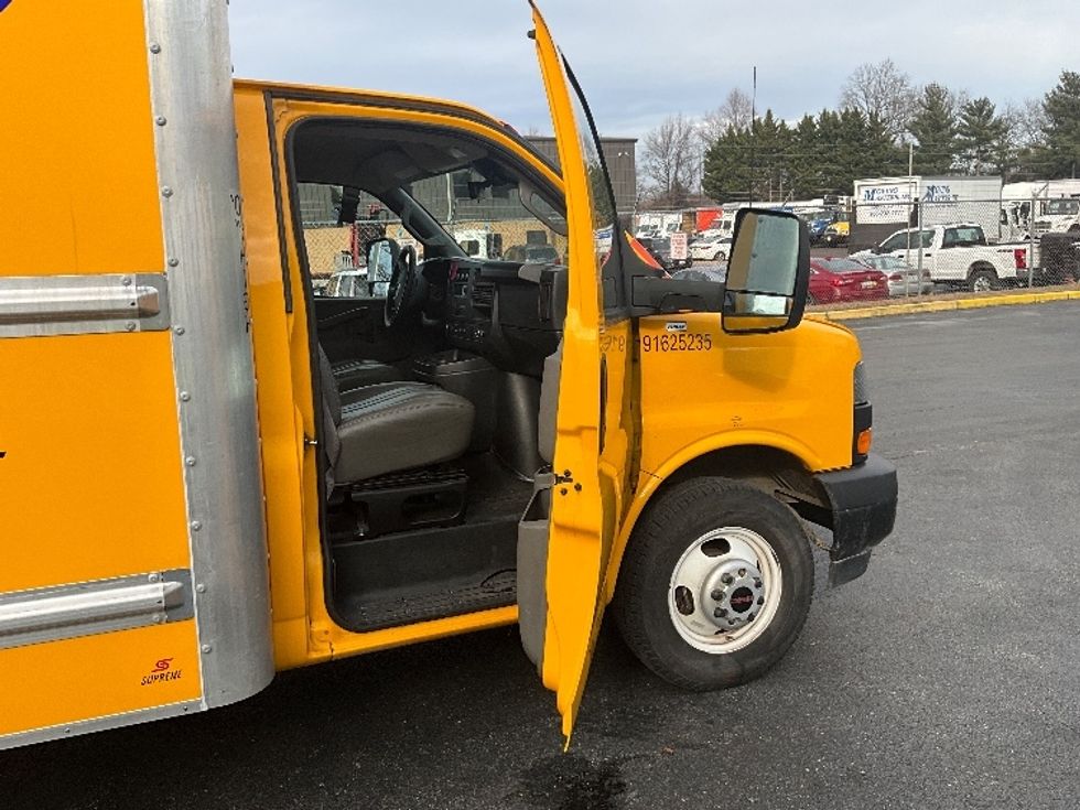 Light Duty Box Truck-Light and Medium Duty Trucks-GMC-2022-Savana G33903-Sterling-VA-91,742\n\t\tmiles-$ 29,500 - Image 18