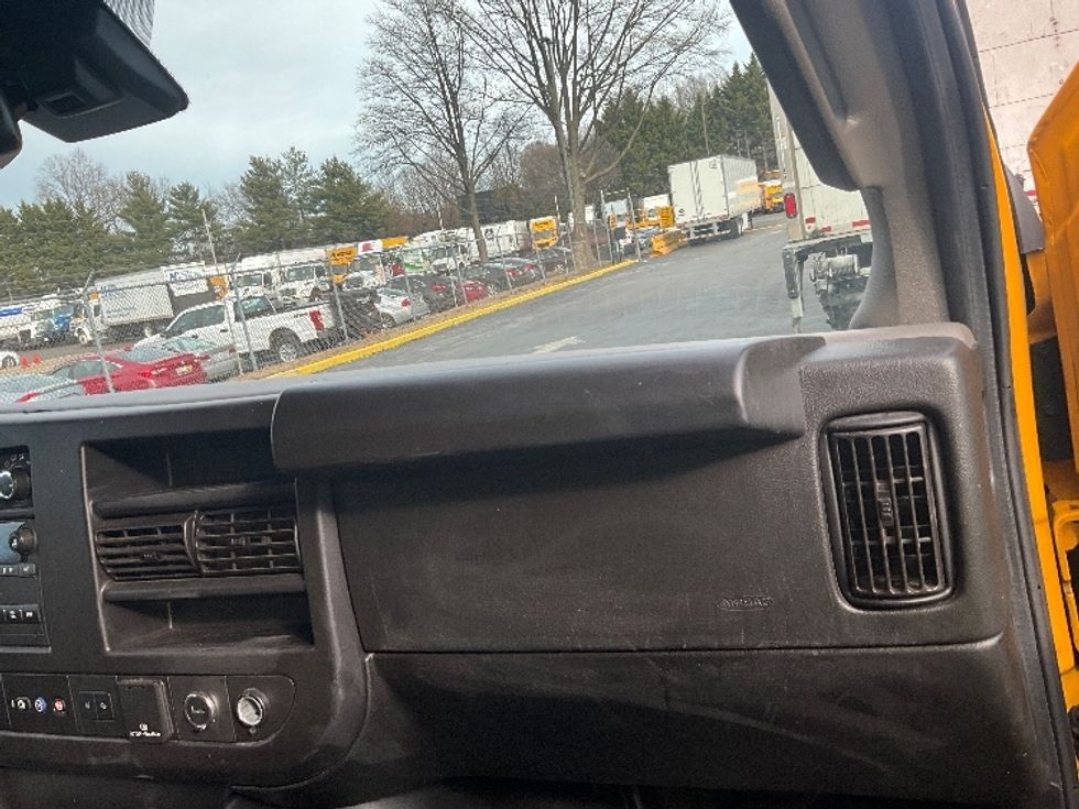 Light Duty Box Truck-Light and Medium Duty Trucks-GMC-2022-Savana G33903-Sterling-VA-91,742\n\t\tmiles-$ 29,500 - Image 19