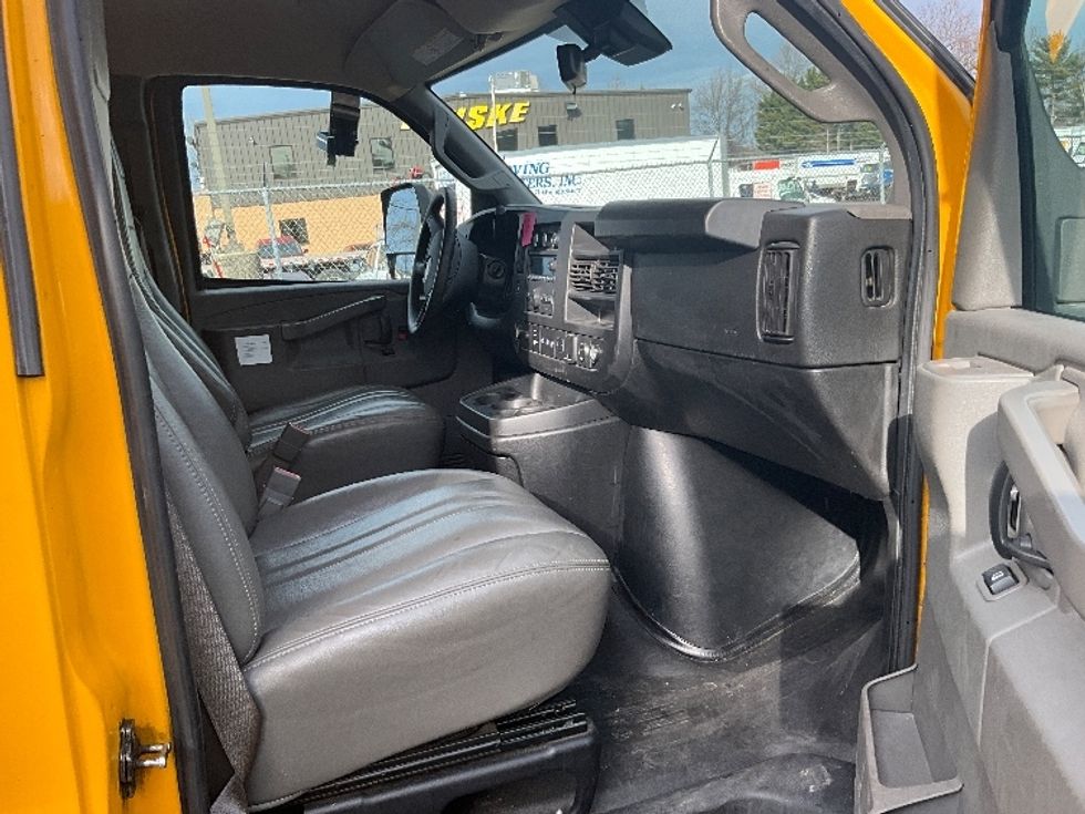 Light Duty Box Truck-Light and Medium Duty Trucks-GMC-2022-Savana G33903-Sterling-VA-91,742\n\t\tmiles-$ 29,500 - Image 20