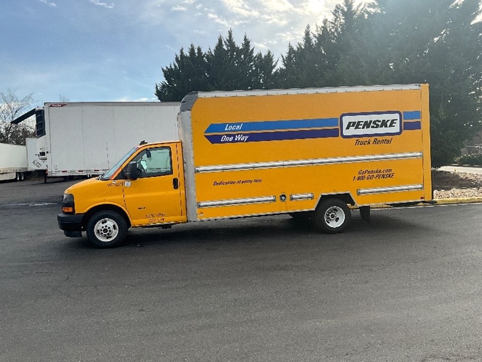 Light Duty Box Truck-Light and Medium Duty Trucks-GMC-2022-Savana G33903-Sterling-VA-91,742\n\t\tmiles-$ 29,500 - Image 4