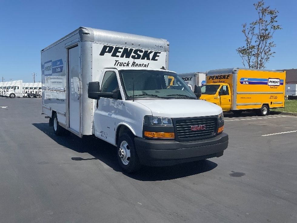 Light Duty Box Truck-Light and Medium Duty Trucks-GMC-2022-Savana G33903-Stockton-CA-31,507\n\t\tmiles-$ 56,500 - Image 1