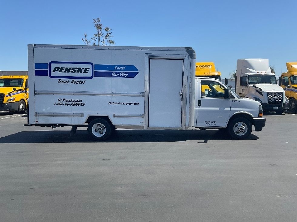 Light Duty Box Truck-Light and Medium Duty Trucks-GMC-2022-Savana G33903-Stockton-CA-31,507\n\t\tmiles-$ 56,500 - Image 15