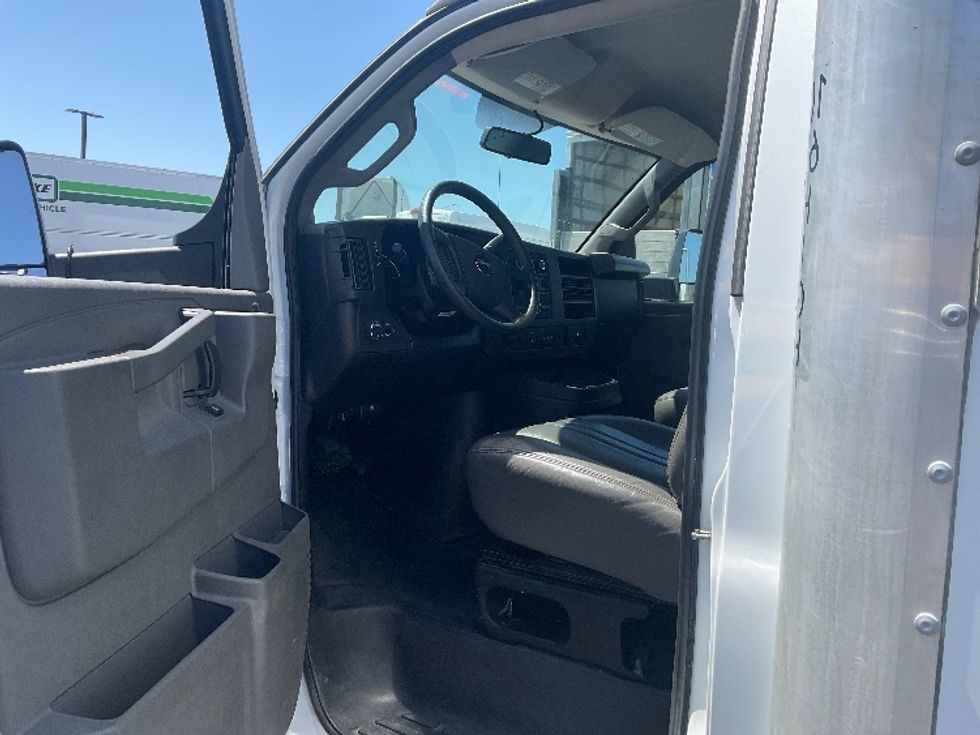 Light Duty Box Truck-Light and Medium Duty Trucks-GMC-2022-Savana G33903-Stockton-CA-31,507\n\t\tmiles-$ 56,500 - Image 16