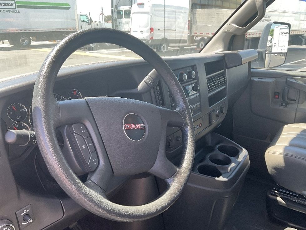 Light Duty Box Truck-Light and Medium Duty Trucks-GMC-2022-Savana G33903-Stockton-CA-31,507\n\t\tmiles-$ 56,500 - Image 17