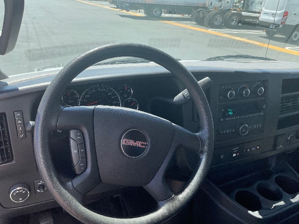 Light Duty Box Truck-Light and Medium Duty Trucks-GMC-2022-Savana G33903-Stockton-CA-31,507\n\t\tmiles-$ 56,500 - Image 18