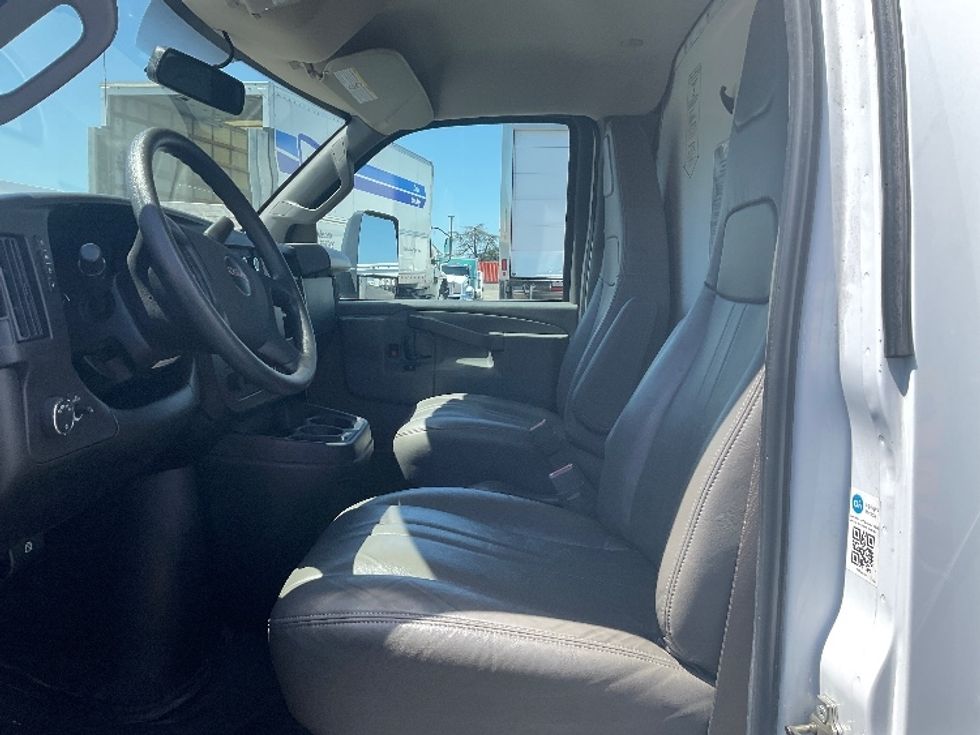 Light Duty Box Truck-Light and Medium Duty Trucks-GMC-2022-Savana G33903-Stockton-CA-31,507\n\t\tmiles-$ 56,500 - Image 19