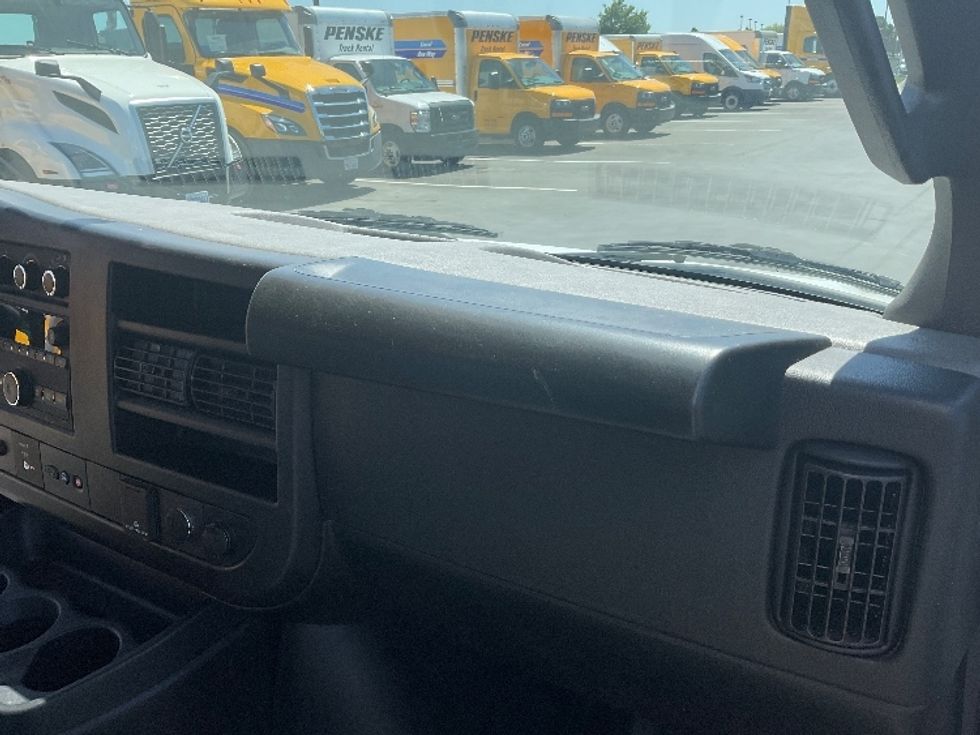 Light Duty Box Truck-Light and Medium Duty Trucks-GMC-2022-Savana G33903-Stockton-CA-31,507\n\t\tmiles-$ 56,500 - Image 21