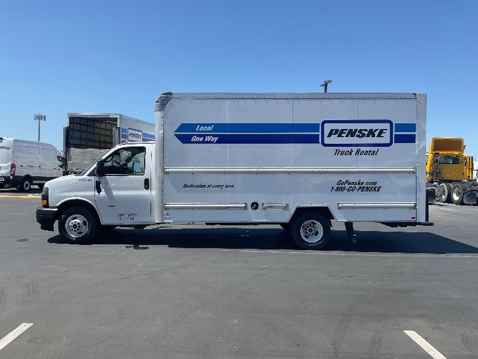 Light Duty Box Truck-Light and Medium Duty Trucks-GMC-2022-Savana G33903-Stockton-CA-31,507\n\t\tmiles-$ 56,500 - Image 4