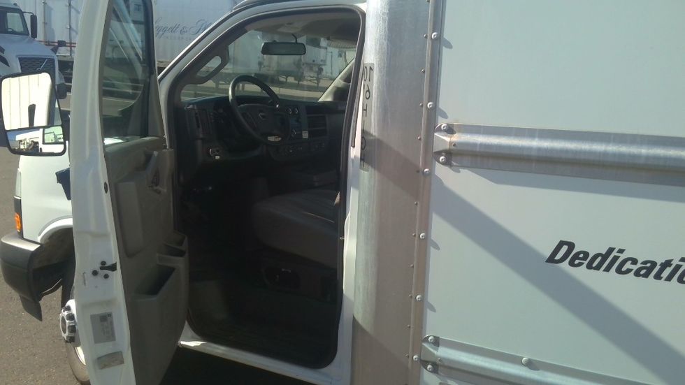 Light Duty Box Truck-Light and Medium Duty Trucks-GMC-2022-Savana G33903-Stockton-CA-37,595\n\t\tmiles-$ 41,500 - Image 15
