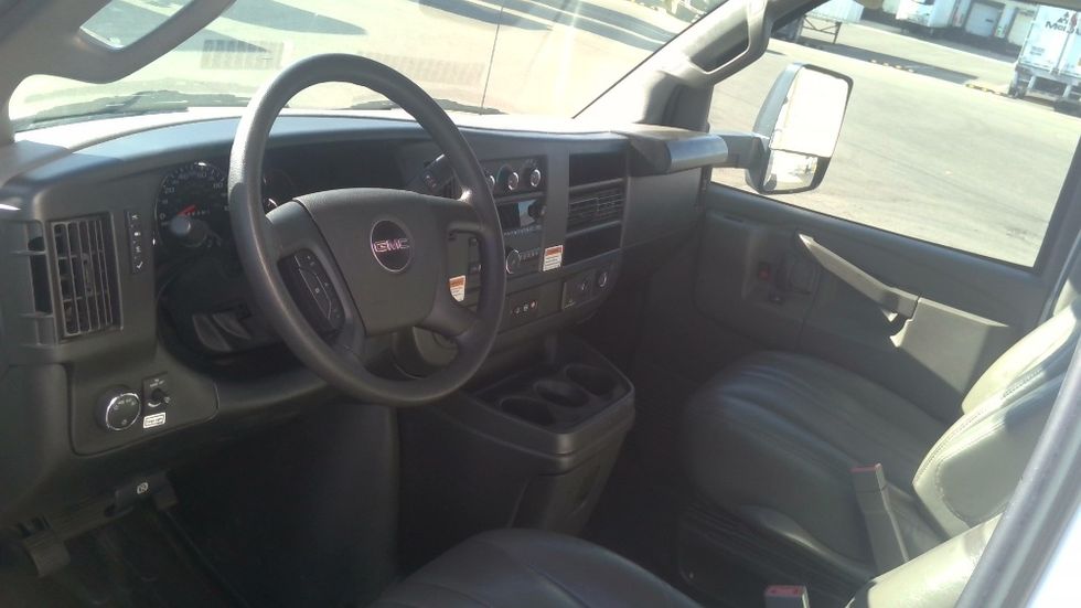 Light Duty Box Truck-Light and Medium Duty Trucks-GMC-2022-Savana G33903-Stockton-CA-37,595\n\t\tmiles-$ 41,500 - Image 16