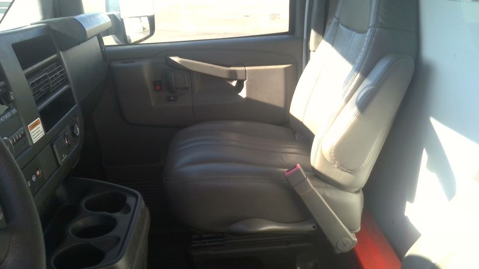 Light Duty Box Truck-Light and Medium Duty Trucks-GMC-2022-Savana G33903-Stockton-CA-37,595\n\t\tmiles-$ 41,500 - Image 18