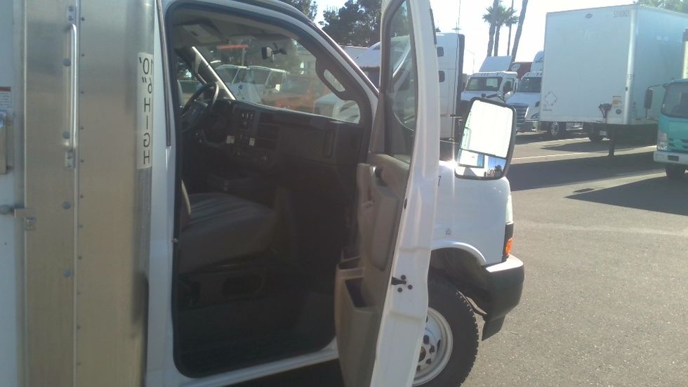 Light Duty Box Truck-Light and Medium Duty Trucks-GMC-2022-Savana G33903-Stockton-CA-37,595\n\t\tmiles-$ 41,500 - Image 19