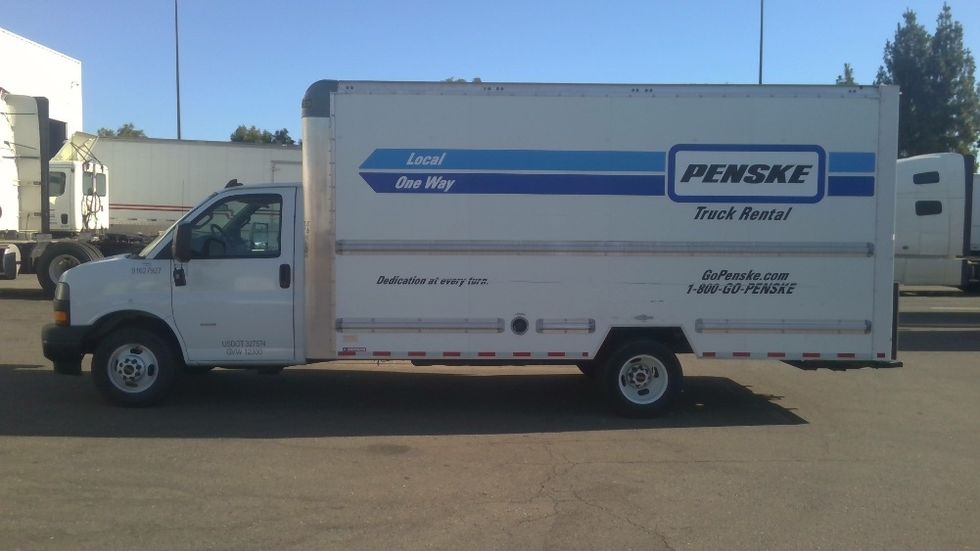 Light Duty Box Truck-Light and Medium Duty Trucks-GMC-2022-Savana G33903-Stockton-CA-37,595\n\t\tmiles-$ 41,500 - Image 4