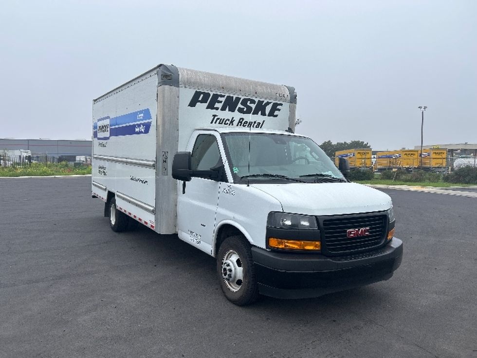 Light Duty Box Truck-Light and Medium Duty Trucks-GMC-2022-Savana G33903-Stockton-CA-88,785\n\t\tmiles-$ 32,500 - Image 1
