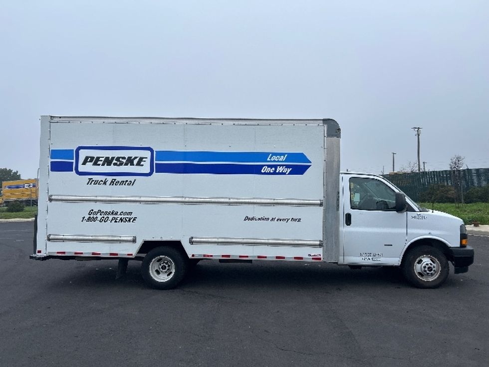 Light Duty Box Truck-Light and Medium Duty Trucks-GMC-2022-Savana G33903-Stockton-CA-88,785\n\t\tmiles-$ 32,500 - Image 16