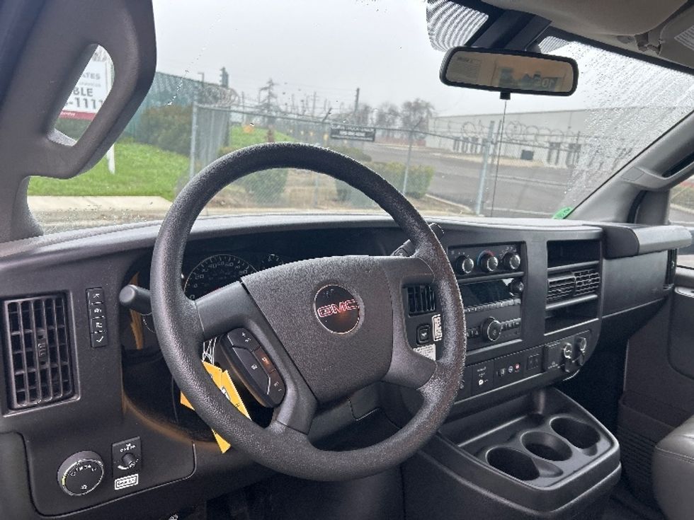 Light Duty Box Truck-Light and Medium Duty Trucks-GMC-2022-Savana G33903-Stockton-CA-88,785\n\t\tmiles-$ 32,500 - Image 18