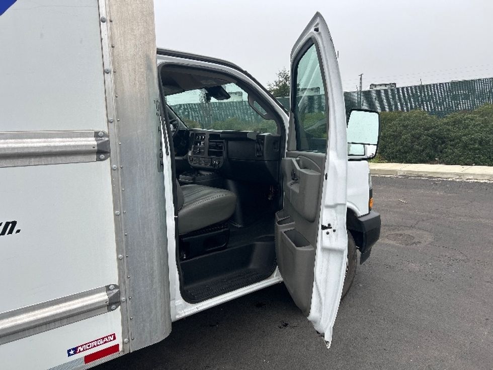 Light Duty Box Truck-Light and Medium Duty Trucks-GMC-2022-Savana G33903-Stockton-CA-88,785\n\t\tmiles-$ 32,500 - Image 20