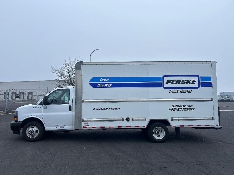 Light Duty Box Truck-Light and Medium Duty Trucks-GMC-2022-Savana G33903-Stockton-CA-88,785\n\t\tmiles-$ 32,500 - Image 4