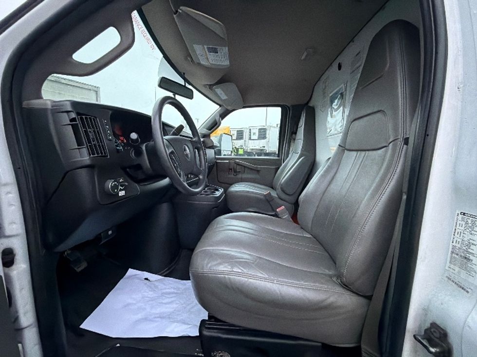 Light Duty Box Truck-Light and Medium Duty Trucks-GMC-2022-Savana G33903-Sturtevant-WI-48,025\n\t\tmiles-$ 41,250 - Image 17