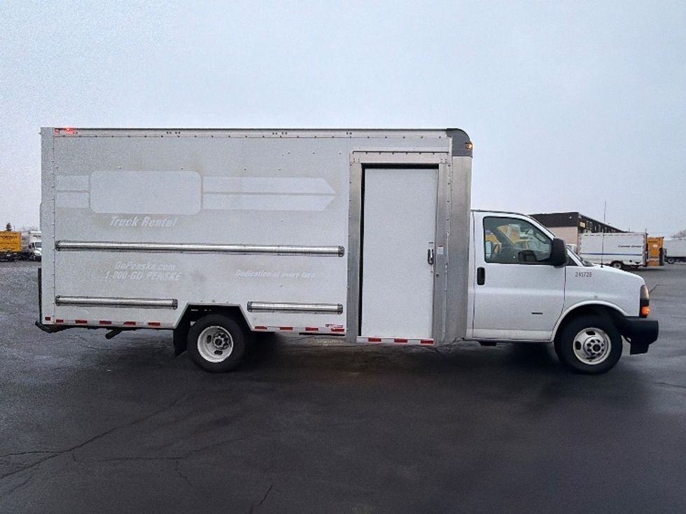 Light Duty Box Truck-Light and Medium Duty Trucks-GMC-2022-Savana G33903-Sturtevant-WI-48,025\n\t\tmiles-$ 41,250 - Image 4