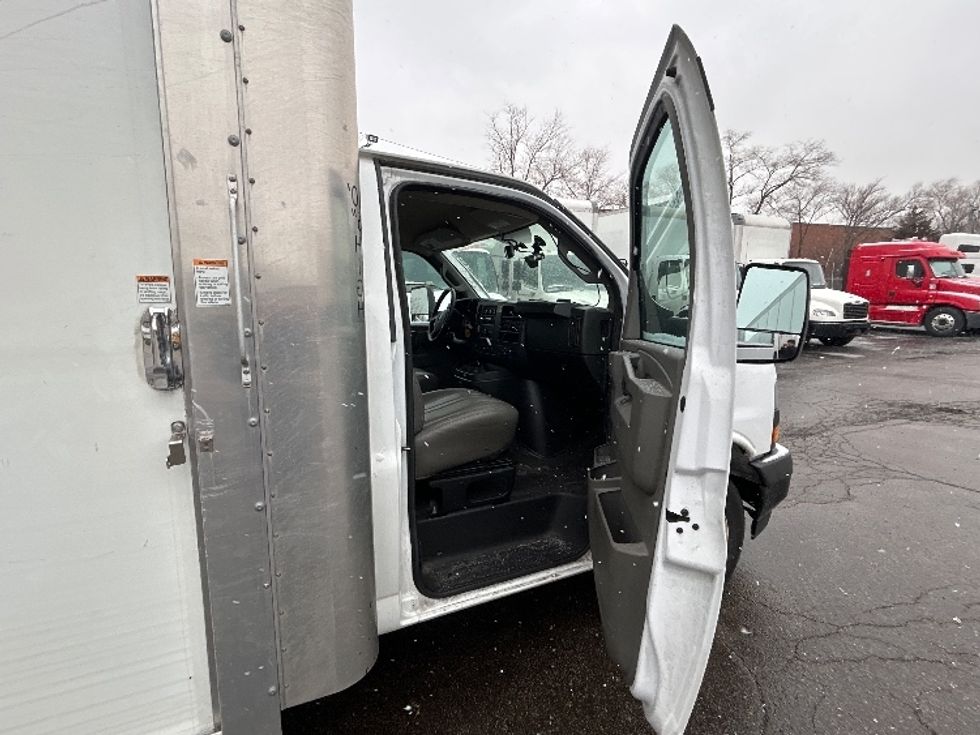 Light Duty Box Truck-Light and Medium Duty Trucks-GMC-2022-Savana G33903-Sturtevant-WI-48,601\n\t\tmiles-$ 44,250 - Image 20