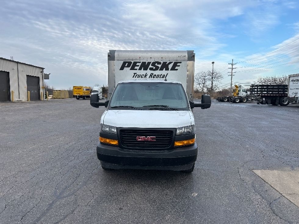 2022 Gmc Savana 3500 Cutaway photo 2