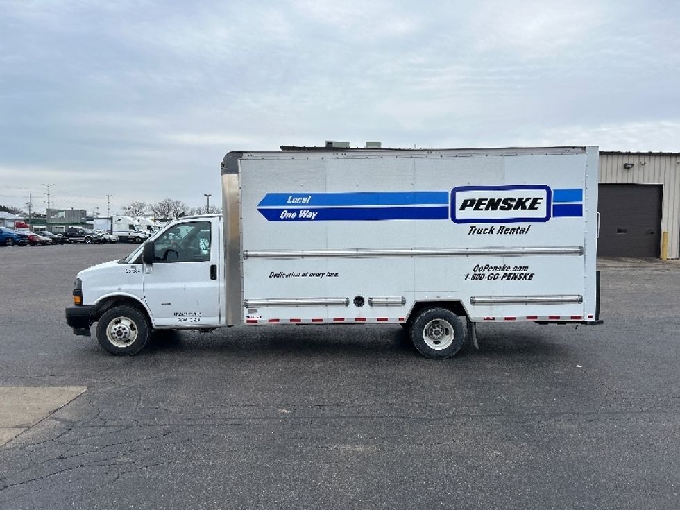 2022 Gmc Savana 3500 Cutaway photo 4