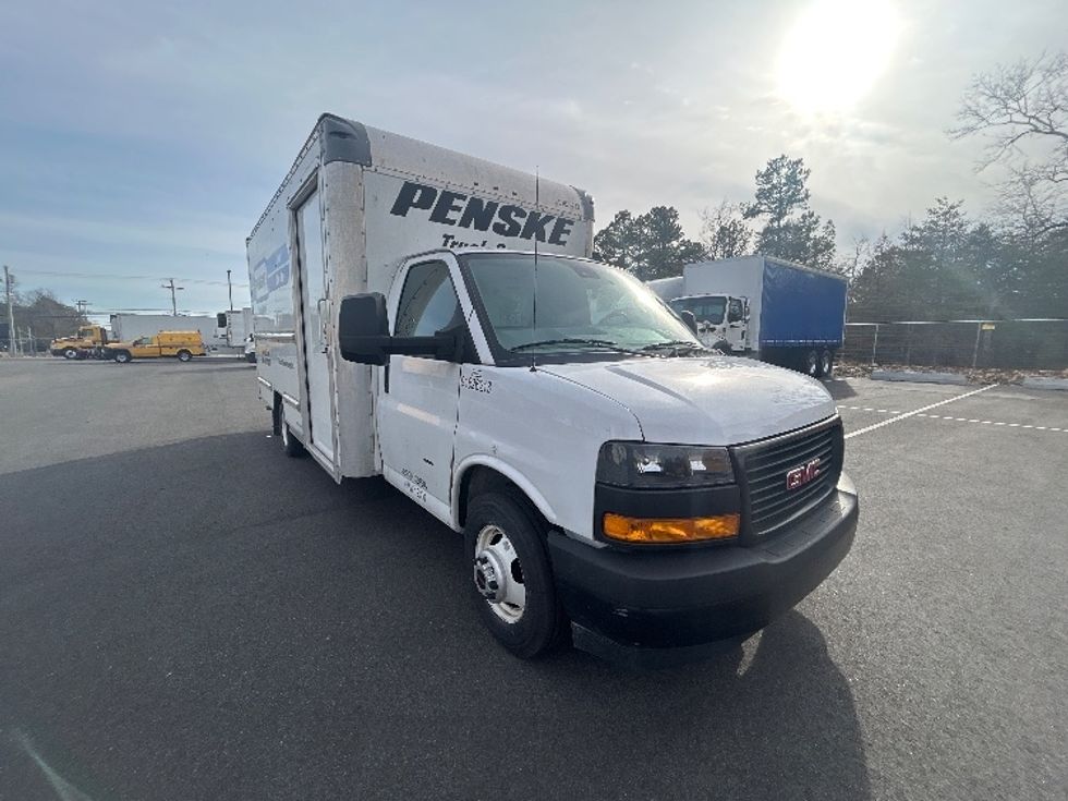 Light Duty Box Truck-Light and Medium Duty Trucks-GMC-2022-Savana G33903-Swedesboro-NJ-33,144\n\t\tmiles-$ 44,000 - Image 1