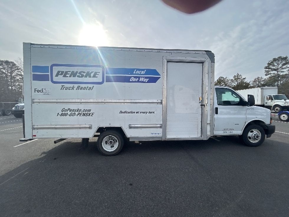 Light Duty Box Truck-Light and Medium Duty Trucks-GMC-2022-Savana G33903-Swedesboro-NJ-33,144\n\t\tmiles-$ 44,000 - Image 14