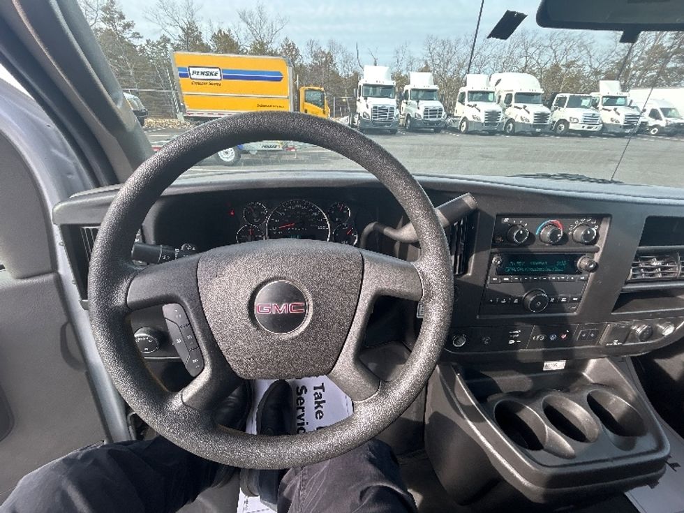 Light Duty Box Truck-Light and Medium Duty Trucks-GMC-2022-Savana G33903-Swedesboro-NJ-33,144\n\t\tmiles-$ 44,000 - Image 17