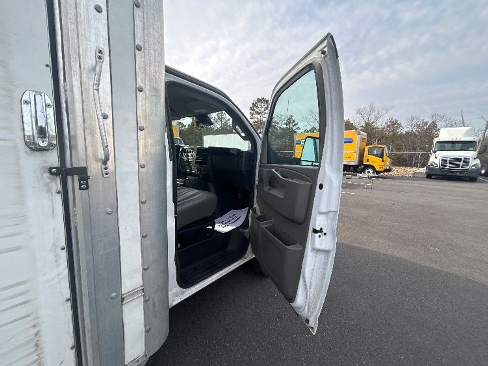 Light Duty Box Truck-Light and Medium Duty Trucks-GMC-2022-Savana G33903-Swedesboro-NJ-33,144\n\t\tmiles-$ 44,000 - Image 19