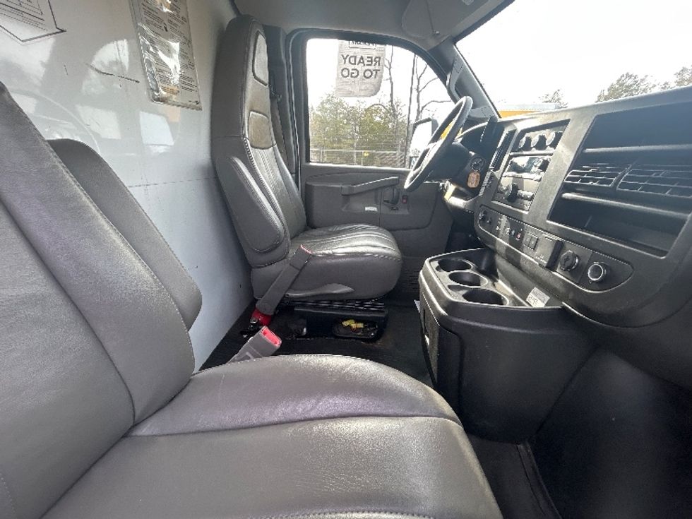 Light Duty Box Truck-Light and Medium Duty Trucks-GMC-2022-Savana G33903-Swedesboro-NJ-33,144\n\t\tmiles-$ 44,000 - Image 21