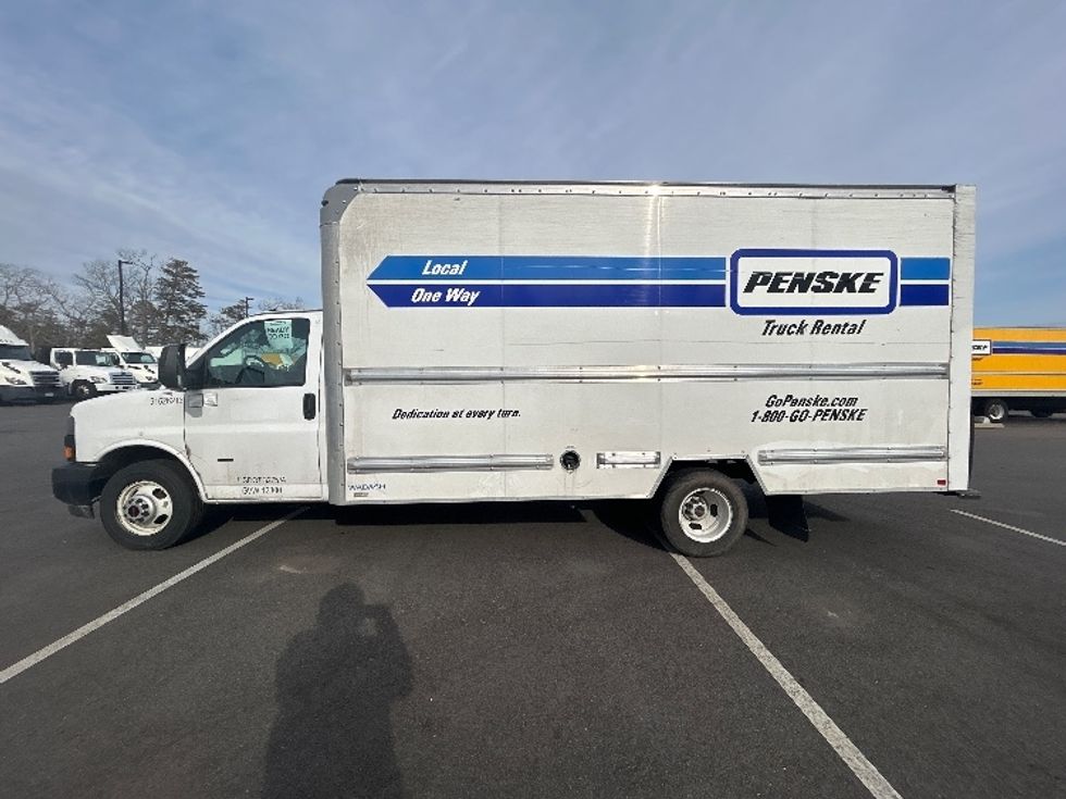 Light Duty Box Truck-Light and Medium Duty Trucks-GMC-2022-Savana G33903-Swedesboro-NJ-33,144\n\t\tmiles-$ 44,000 - Image 4