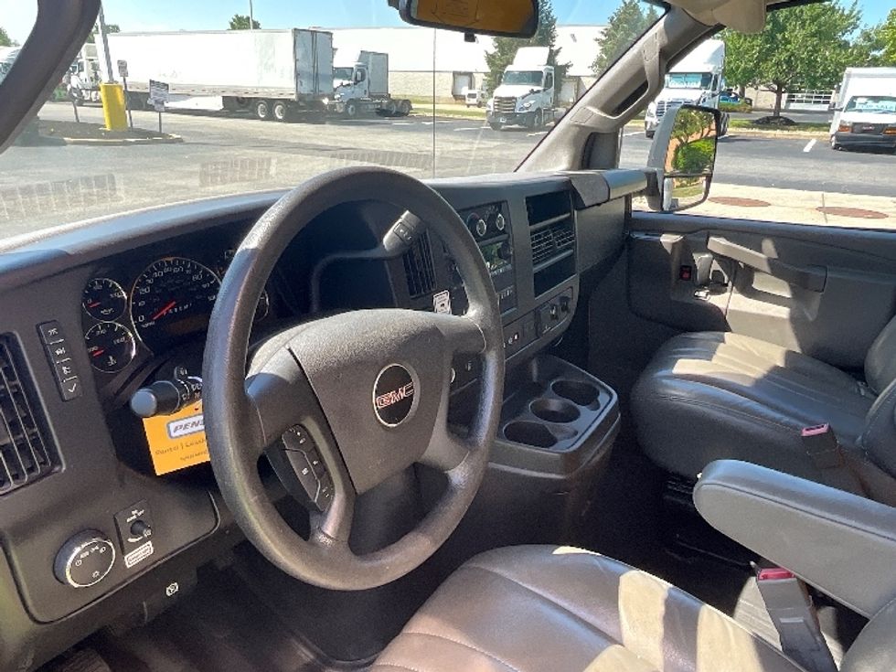 Light Duty Box Truck-Light and Medium Duty Trucks-GMC-2022-Savana G33903-Swedesboro-NJ-90,418\n\t\tmiles-$ 28,750 - Image 17