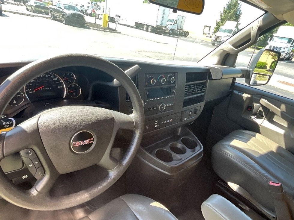 Light Duty Box Truck-Light and Medium Duty Trucks-GMC-2022-Savana G33903-Swedesboro-NJ-90,418\n\t\tmiles-$ 28,750 - Image 18
