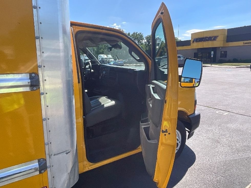 Light Duty Box Truck-Light and Medium Duty Trucks-GMC-2022-Savana G33903-Swedesboro-NJ-90,418\n\t\tmiles-$ 28,750 - Image 20