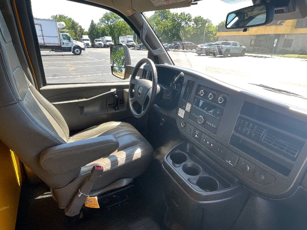 Light Duty Box Truck-Light and Medium Duty Trucks-GMC-2022-Savana G33903-Swedesboro-NJ-90,418\n\t\tmiles-$ 28,750 - Image 22