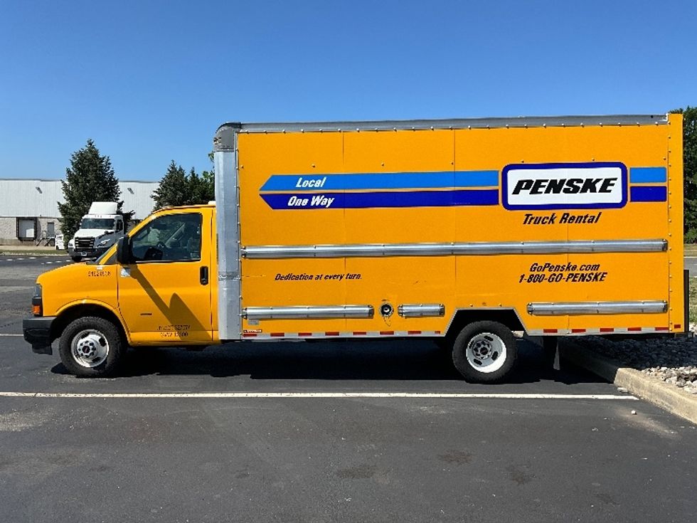 Light Duty Box Truck-Light and Medium Duty Trucks-GMC-2022-Savana G33903-Swedesboro-NJ-90,418\n\t\tmiles-$ 28,750 - Image 4