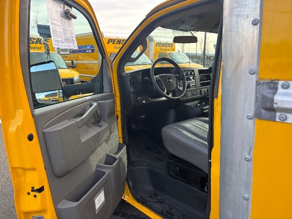 Light Duty Box Truck-Light and Medium Duty Trucks-GMC-2022-Savana G33903-Tacoma-WA-21,082\n\t\tmiles-$ 41,250 - Image 16